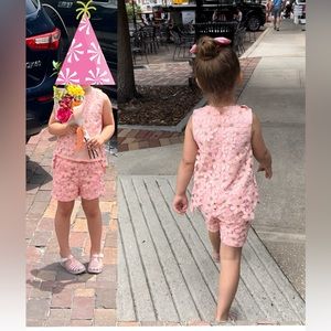 Doe a Dear 2 piece girl set is a floral pink pattern with gold accents size 5T